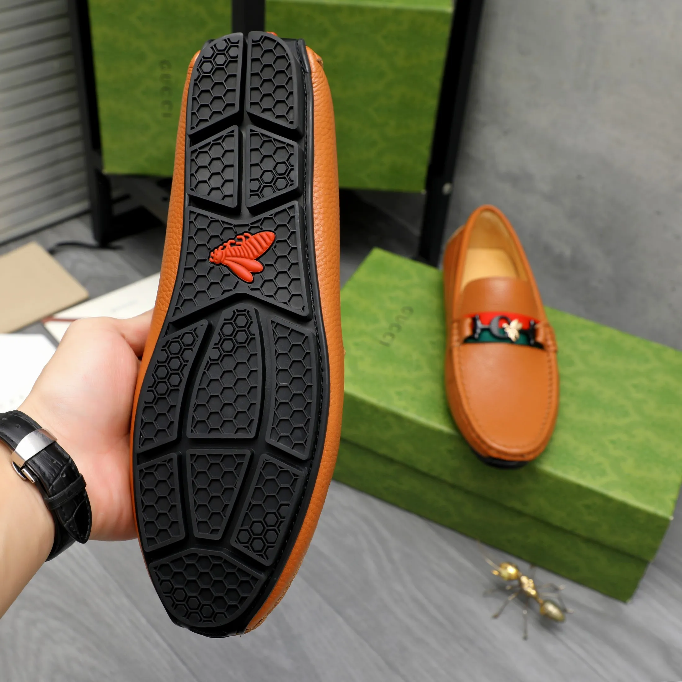 Men's shoes 💰360 Product trademark: GUCCI "Gucci" casual slip-on men's shoes Regular size: 38-45 Product materials: Selected pebbled cowhide upper, pigskin lining, rubber outsole